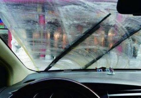 雨刮器“刮不干净”？自己动手也能解决！