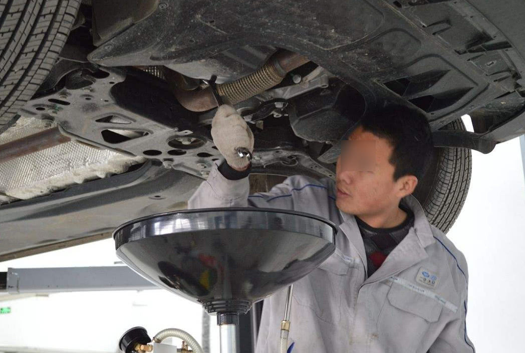 新车买了别着急开！先把这四样东西装全了，想多开十年都没问题