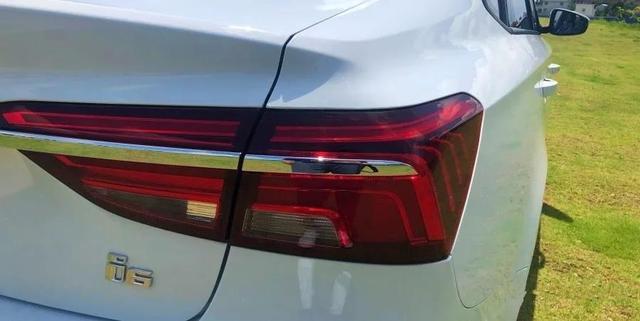 如今落地价10万元的轿车，长什么样子？