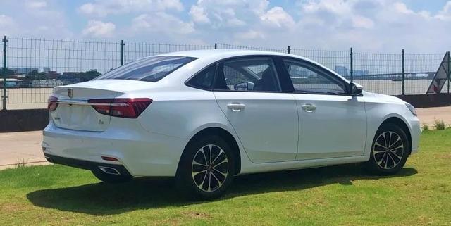 如今落地价10万元的轿车，长什么样子？