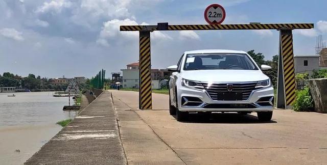 如今落地价10万元的轿车，长什么样子？