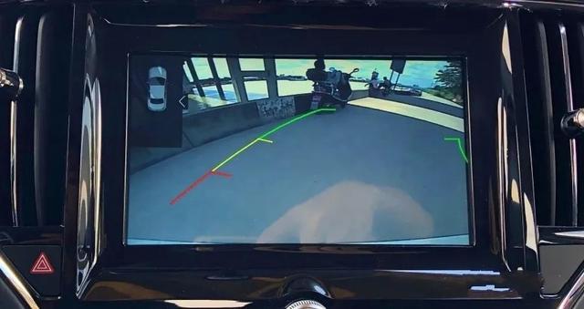 如今落地价10万元的轿车，长什么样子？