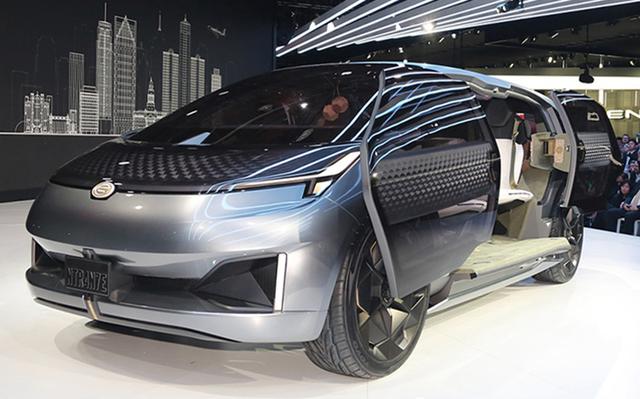 国产MPV颜值新巅峰，全透明座舱、3+2+2座椅布局，比特斯拉还炫