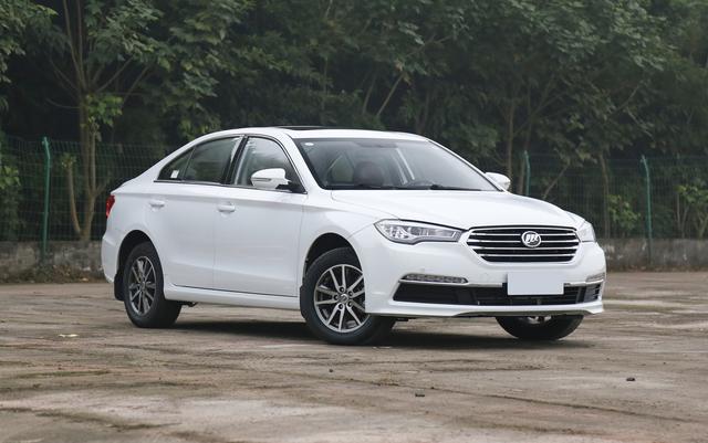 悲催国产B级车,长近4.9米,凯美瑞身材却卖帝豪价,依然卖不动