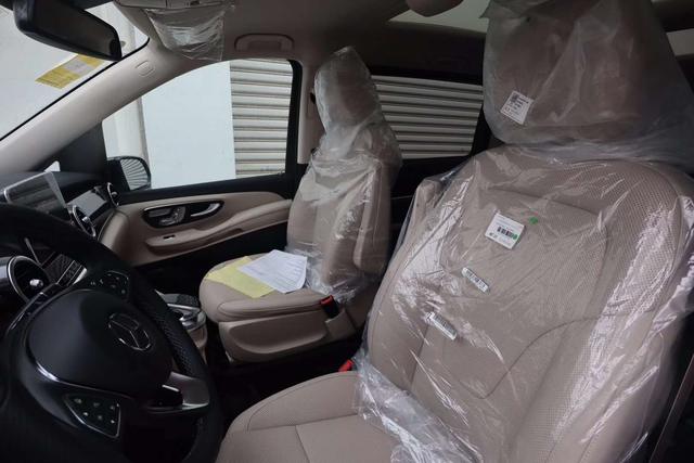 什么是“底盘车”?为什么很多人喜欢买奔驰V260底盘车去改装