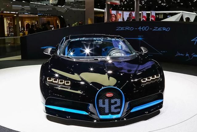 布加迪Chiron:此车外观比较帅气,看起来运动范十足