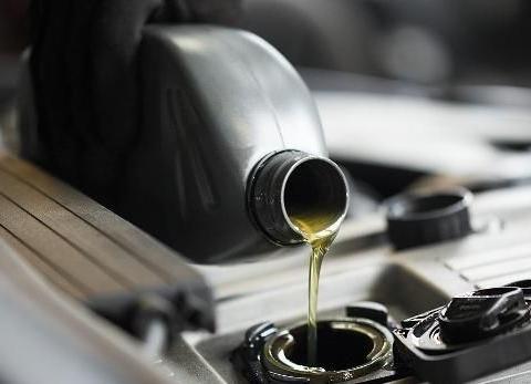 汽车机油5000公里就更换一次