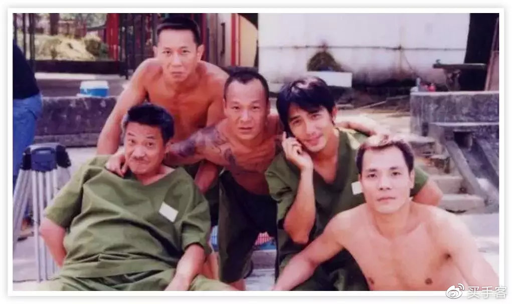 吴志雄(中)