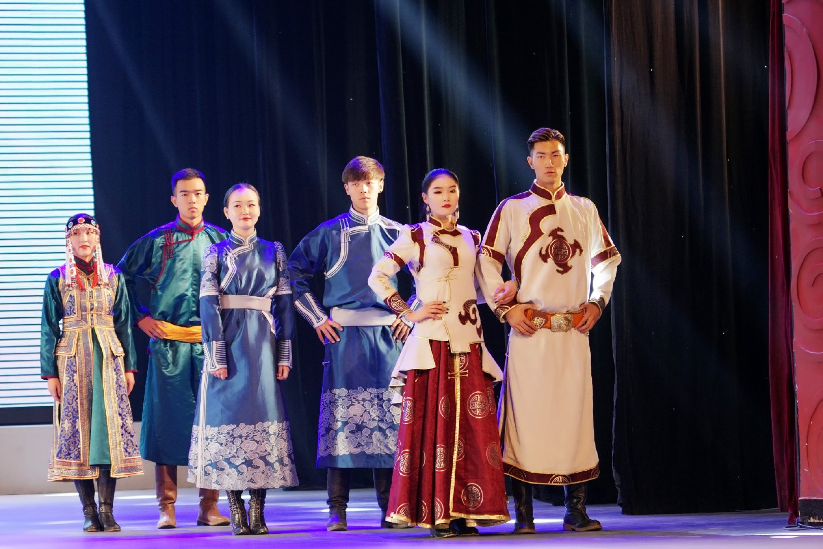儿童蒙古族服装男孩蒙古袍舞台装男童蒙古族舞蹈演出服饰热卖_虎窝淘