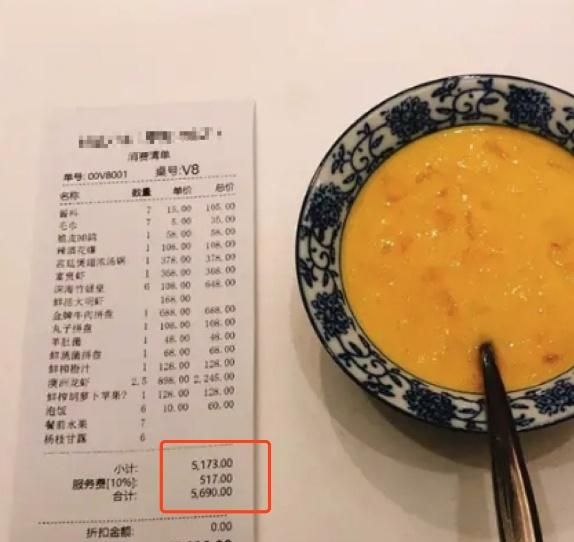明星都爱开火锅店，郑恺的看到价格吃不起，她的店却因为客人大火