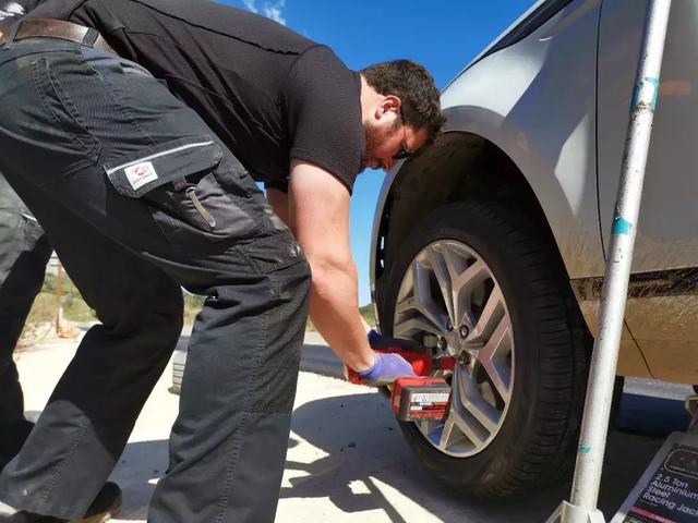 试驾全新极光:9年酝酿,捷豹路虎能否靠它翻身?