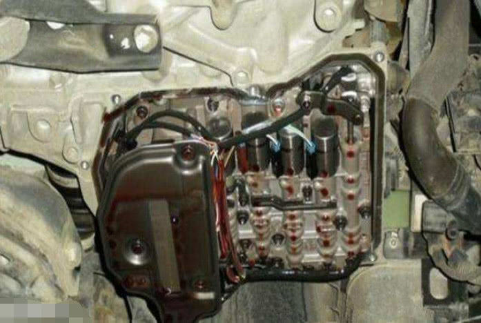 变速箱油几公里更换最好？维修工：不想报废，别超这个数