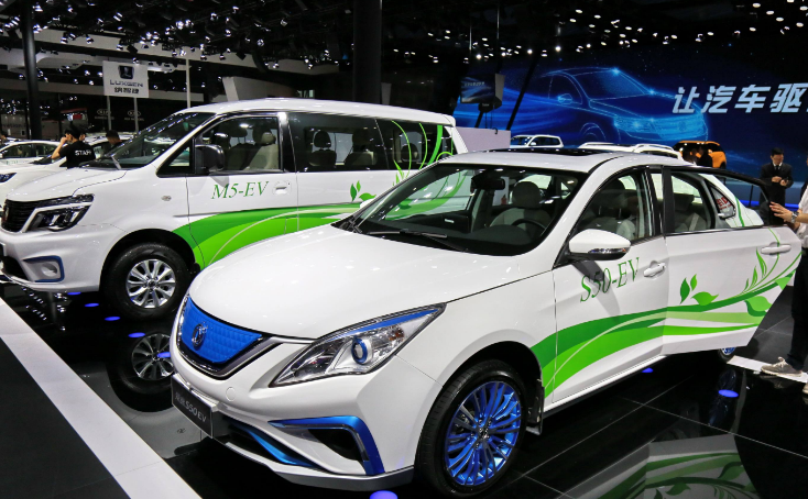 中国汽车未来发展方向是自动驾驶还是新能源,