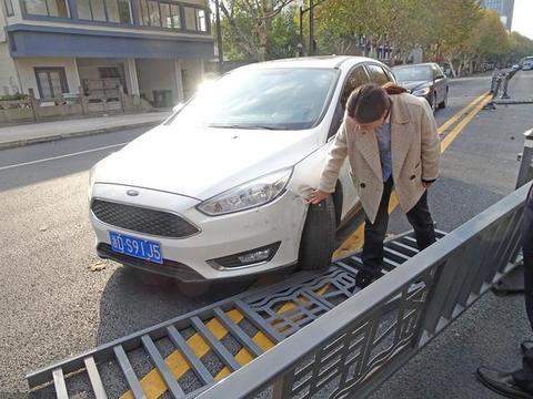 花18万买的车位被霸占，花1500买辆七手夏利堵他970天！