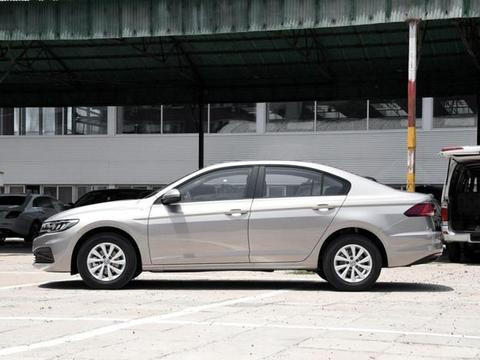 养一辆十万左右的家用车，每年大约花多少钱？