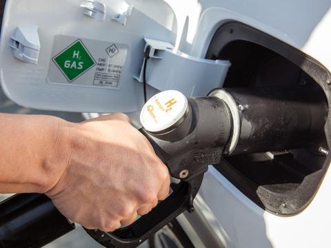 全球第一辆氢动力SUV燃料电池汽车交付