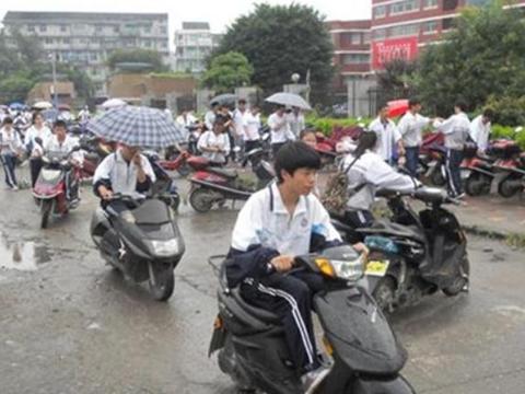 车主注意，19年四月起电动车也要考驾照了，费用已公布，快来看看