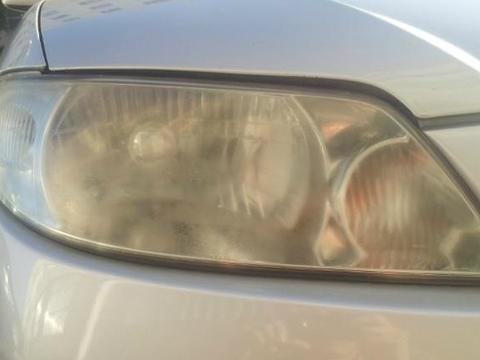 汽车大灯发黄模糊不够亮吗？别再傻傻去维修店花钱，自己也能解决