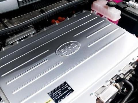 看到比亚迪电池价格后，网友们炸锅了：8年的油钱换不了一块电池