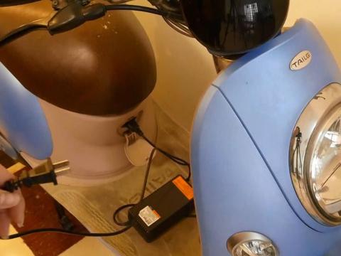 10人充电9人错！难怪电动车电池很容易坏，原来这个步骤做错了