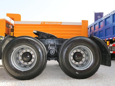 475马力+12挡AMT，陕汽M3000纯电动牵引车背了四块