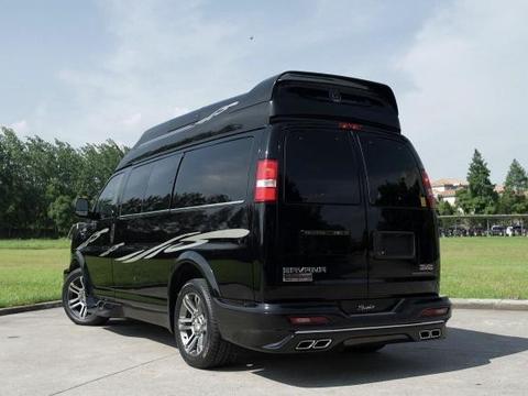 真正的“MPV大黑马”V8+空气悬挂太舒服，论气场、埃尔法确实弱