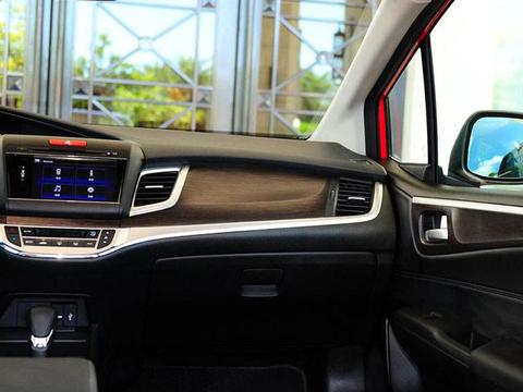 本田MPV放低姿态！“小商务”降至11.4万，油耗仅6.9L