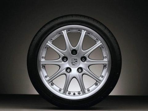 汽车轮胎的寿命是多久？跑多长时间换轮胎最合适？