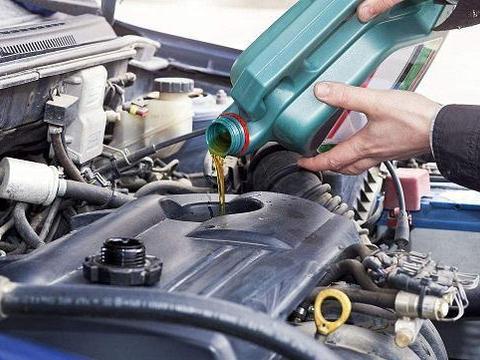 变速箱油多久换一次合适?维修师傅:超过这个里程数,汽车要大修