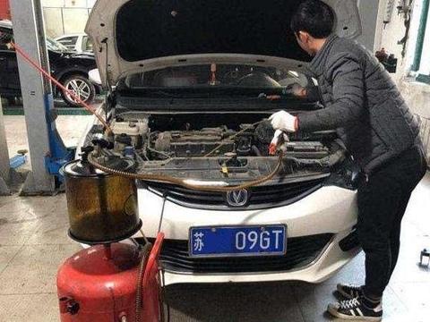 汽车行驶2万公里，这个东西要注意清理，能省一些油！