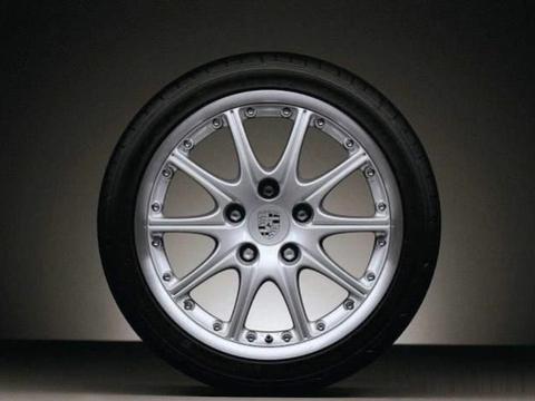 汽车轮胎的寿命是多久？跑多长时间换轮胎最合适？