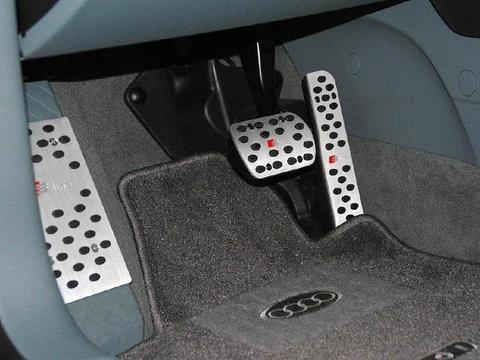 大脚油门真的能够清除积碳吗？别傻了，只会让你油耗更高