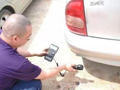 车开越久油耗越高？老司机：发动机这个小孔一清理，油耗会减一半