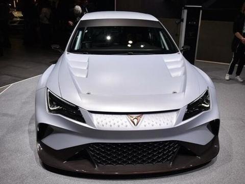 大众小钢炮横空出世，赛车内饰，3.2S破百，680马力配四驱