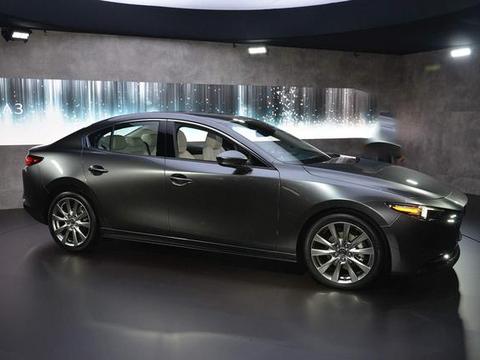 2019款马自达3售价公布14.86-20.23万元，网友：定价和B级车相当