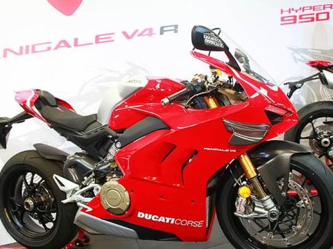 221匹最大马力爆发在15520转！杜卡迪市售最大排量超级跑车V4R!