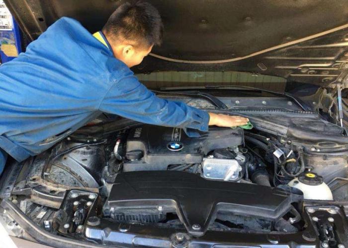 到目的地直接熄火下车？聪明人随手多做一步，能让发动机多用5年