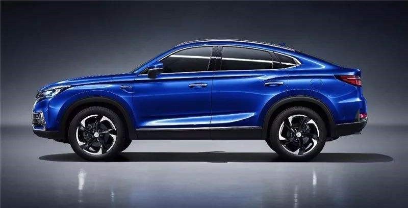 别纠结买轿车还是SUV了,跨界SUV了解一下