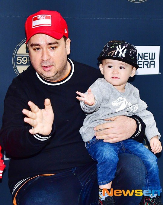 《超人回来了》SAM、威廉、本特利今日在明洞出席NEW ERR的品牌活动~