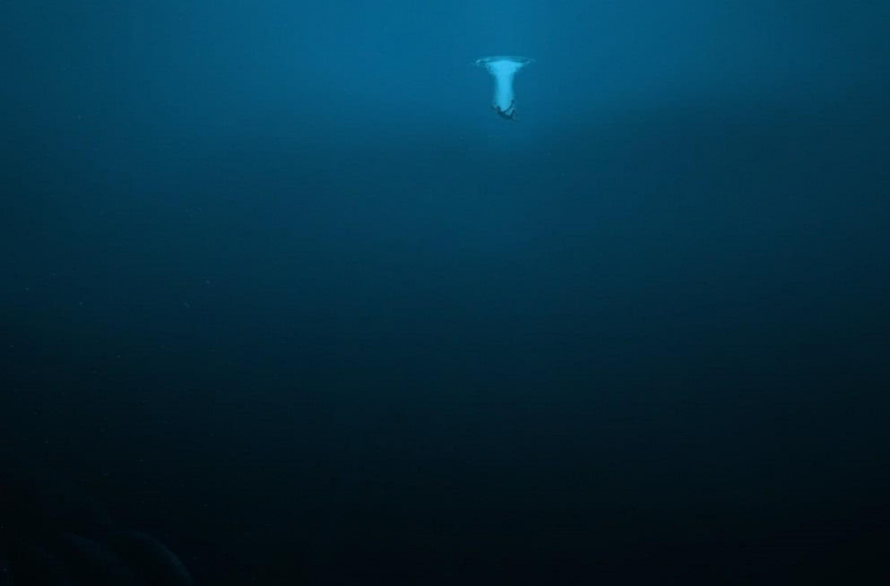 实拍大海最深处多少人光看就感到胆寒