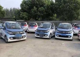 偶遇大批众泰库存车,卖不动急死4S店,店员:4万