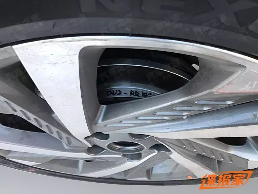 新款标致3008 PHEV谍照曝光;2019款福特Mustang野马上市