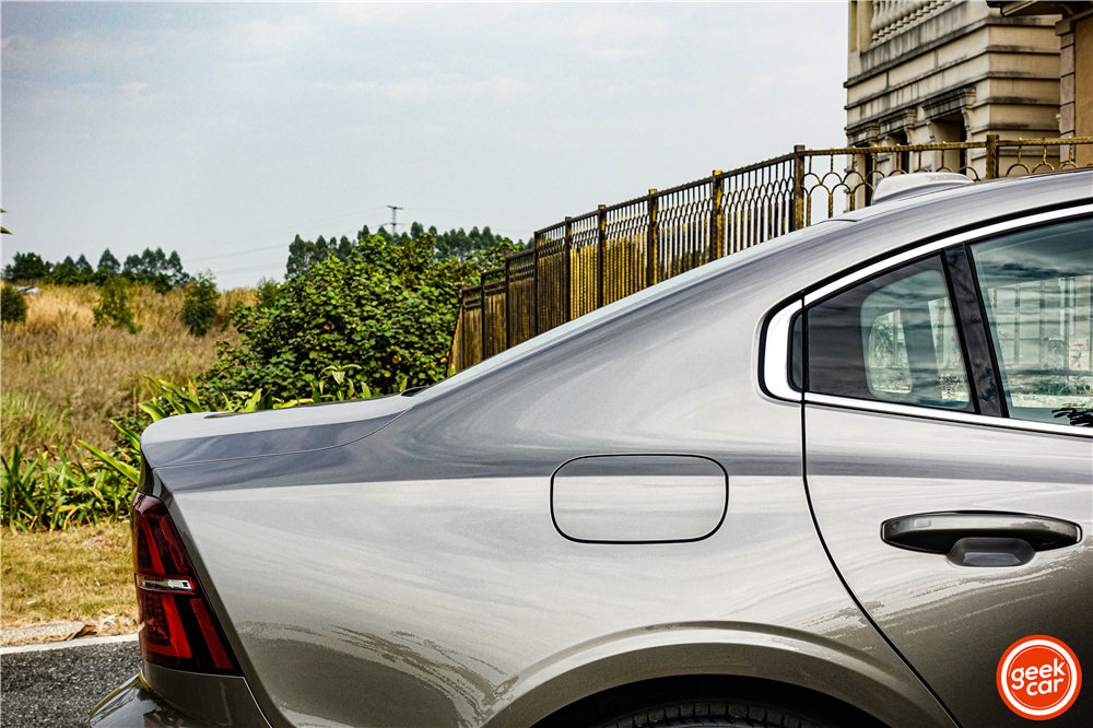 试驾全新沃尔沃 S60:一款让我「粉转铁粉」的车