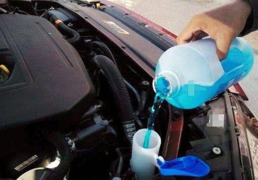 如何正确使用玻璃水？乱用会损车，少有人知的保养知识