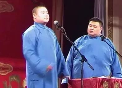 岳云鹏父亲去世，演出现场情绪失控！