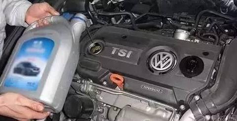 汽车“油液”怎么更换最划算？省钱又省力！