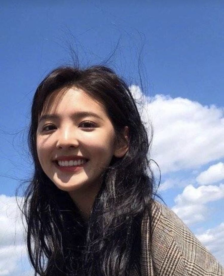 章若楠发文回应与费启鸣绯闻:刚认识，纯工作关系