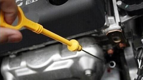 到底要什么时候才更换机油？记住这些方法，老司机：别被4S店坑