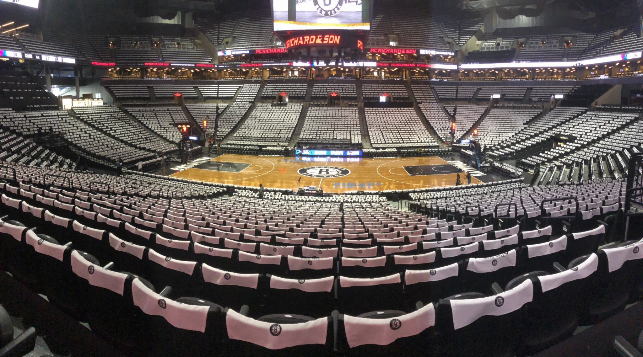 巴克利城主场迎战伯顿 双方争夺关键三分以提升联赛排名