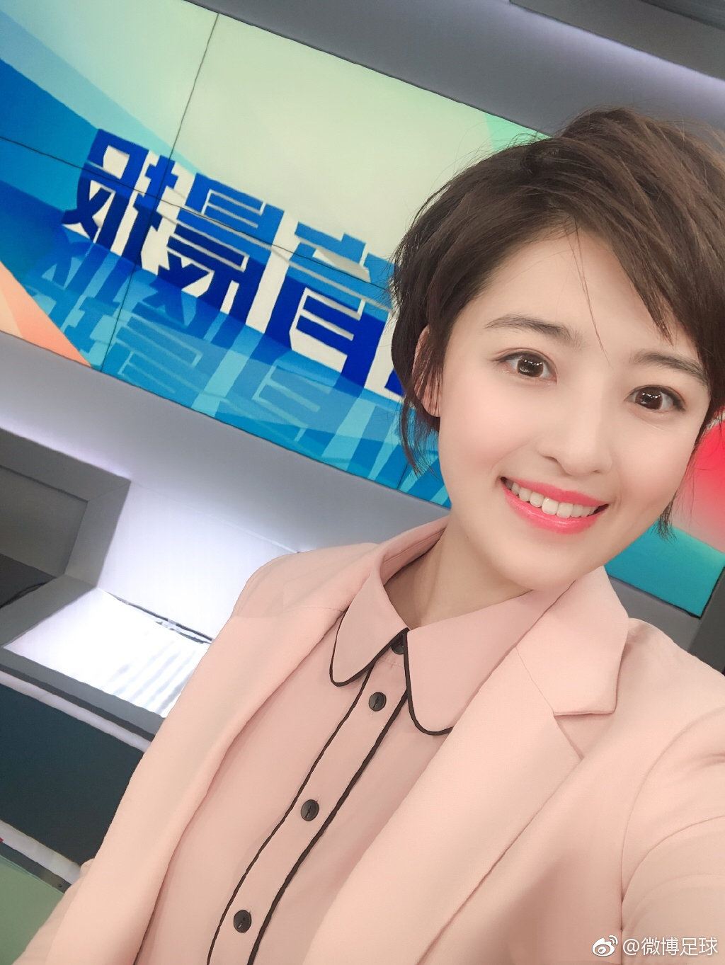 今日 @中国足球队 vs吉尔吉斯斯坦赛前直播预